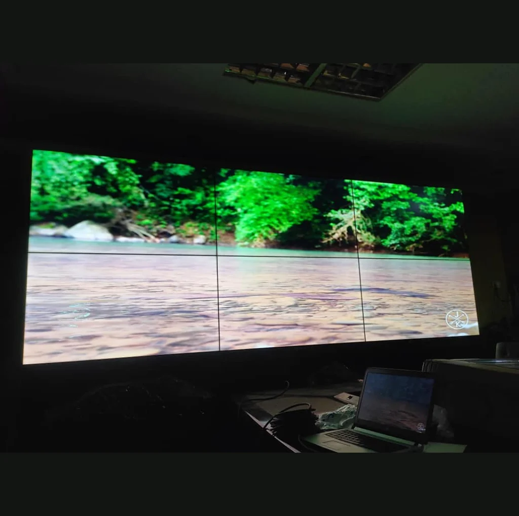 2x3 LCD video wall